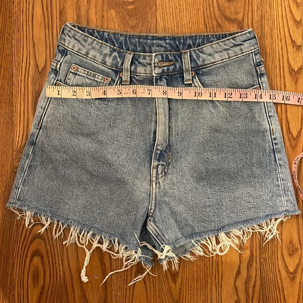 Weekday Rowe Denim Shorts High Rise Size 4 (36) - Picture 2 of 7